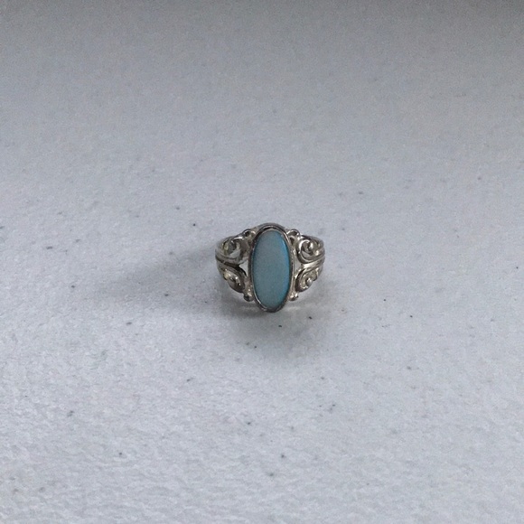 Vintage Jewelry - Sterling Silver And Bluish White Solid Color Stone Ring